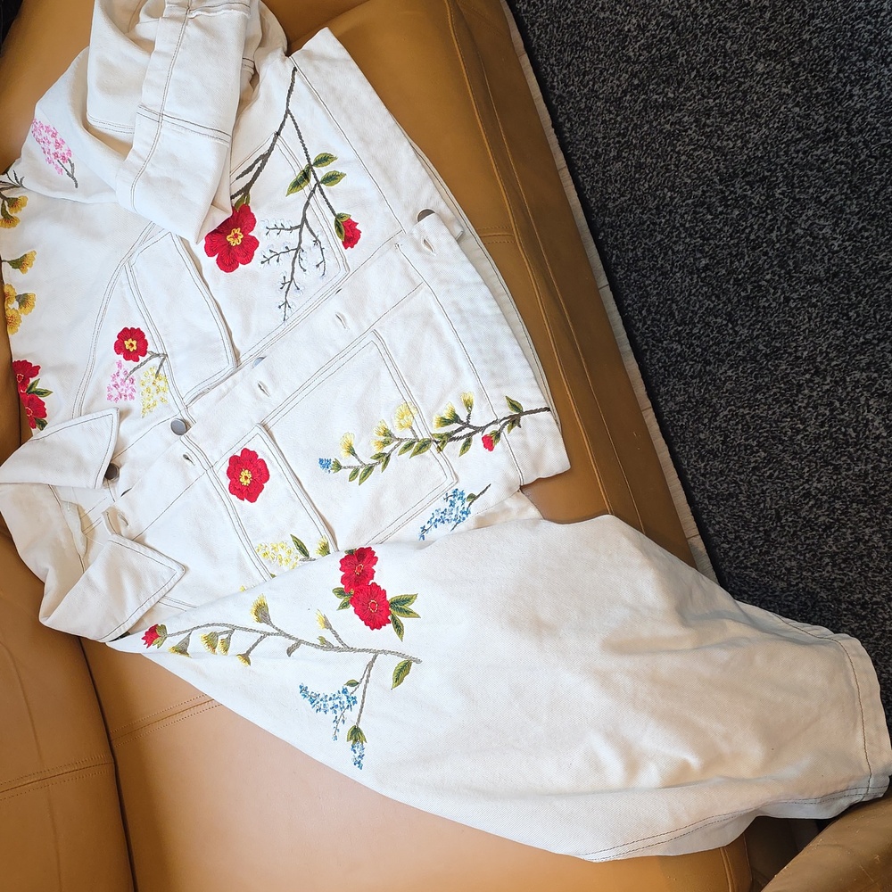 Anthropologie Limited Edition Cream Floral Embroidered Jean Jacket - Picture 11 of 16